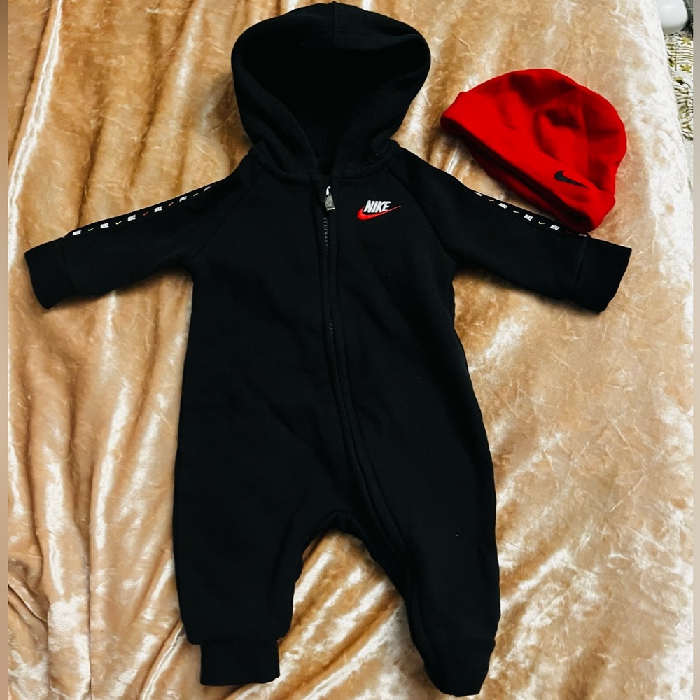 Nike Baby Boy black One Piece SZ 0-3